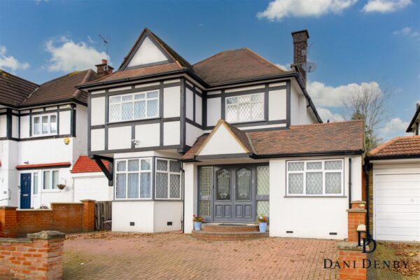 Hazel Gardens, Edgware HA8