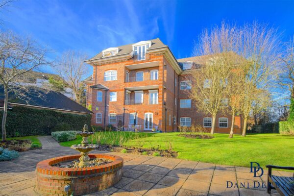 Turnberry Close, London NW4