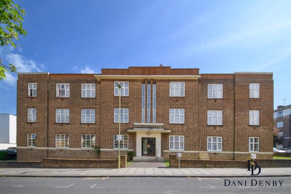 Golders Green Road, London NW11